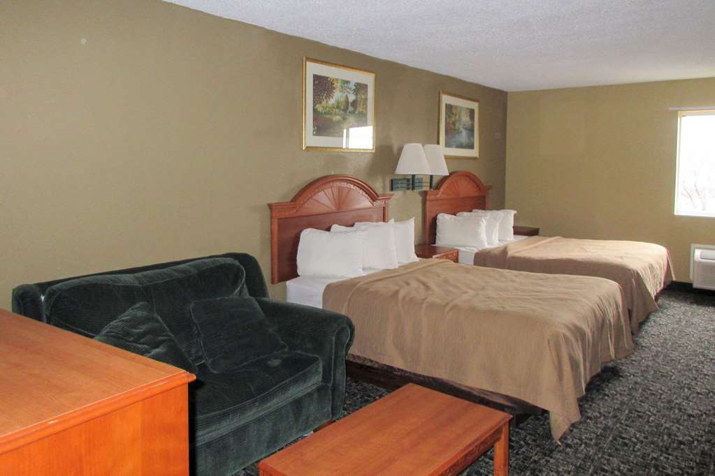 Quality Inn & Suites Ferdinand Room photo